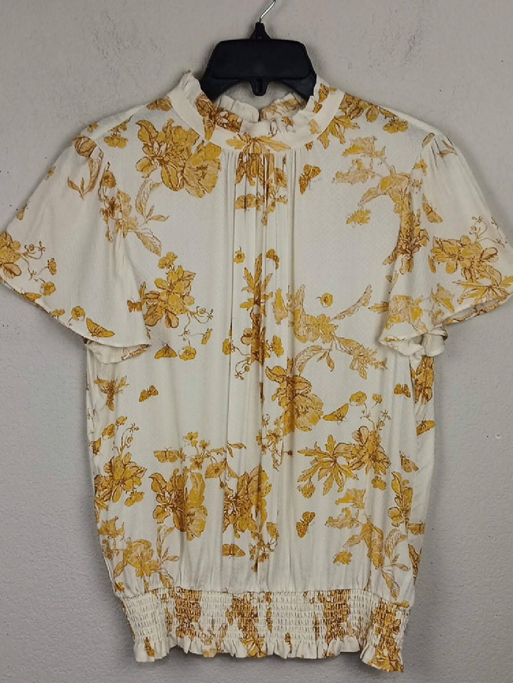 Rose + Olive Women White Short Flutter Sleeve Blouse with Yellow Florals sz L